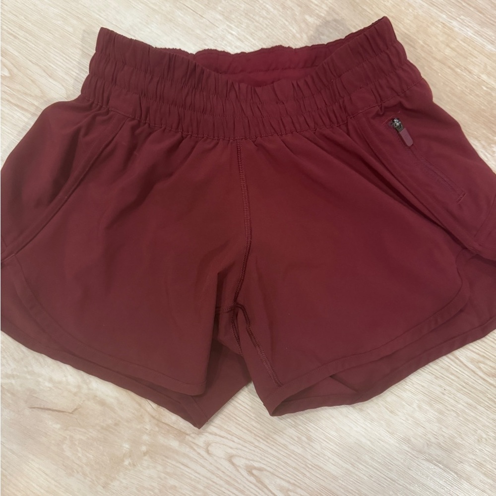 Lululemon Hottie 2.5” Burgundy Maroon Shorts